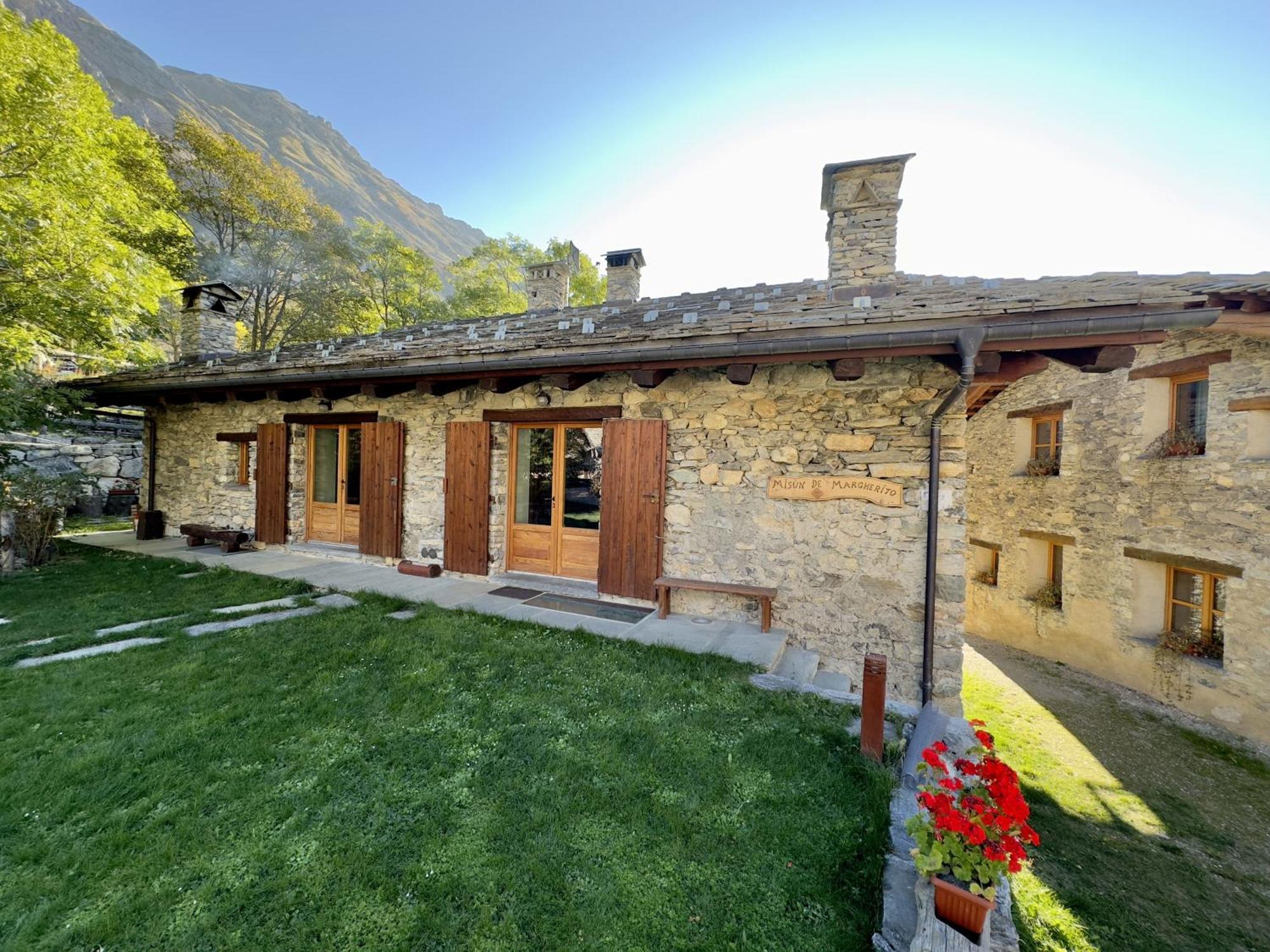 La Mizoun De Marguerito - Appartamento Genziana Chiappera Exterior photo